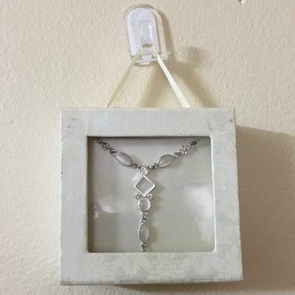 Beautiful necklace! - Picture 2 of 2